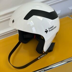 SWEET PROTECTION CLEARANCE RACE HELMET